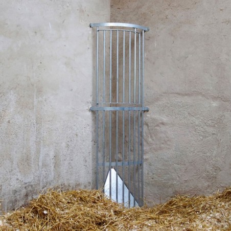 Râtelier à foin d'angle pour box intérieur avec portillon