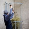 Râtelier à foin d'angle pour box intérieur avec portillon