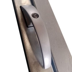 Fenêtre verre securit avec barreaux