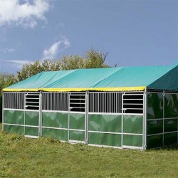 Lot de trois boxes alignés type concours hippique reconditionnés