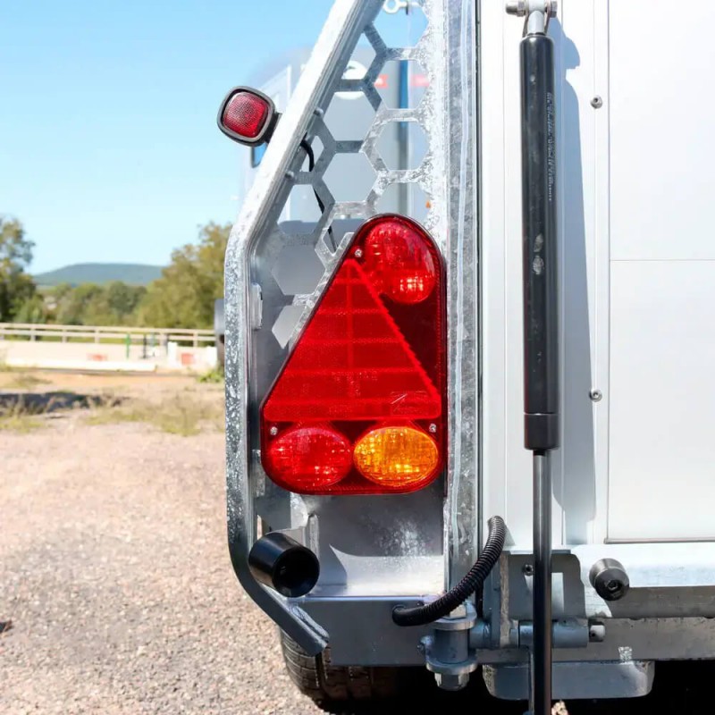 Feu arrière gauche triangle marque FRISTOM