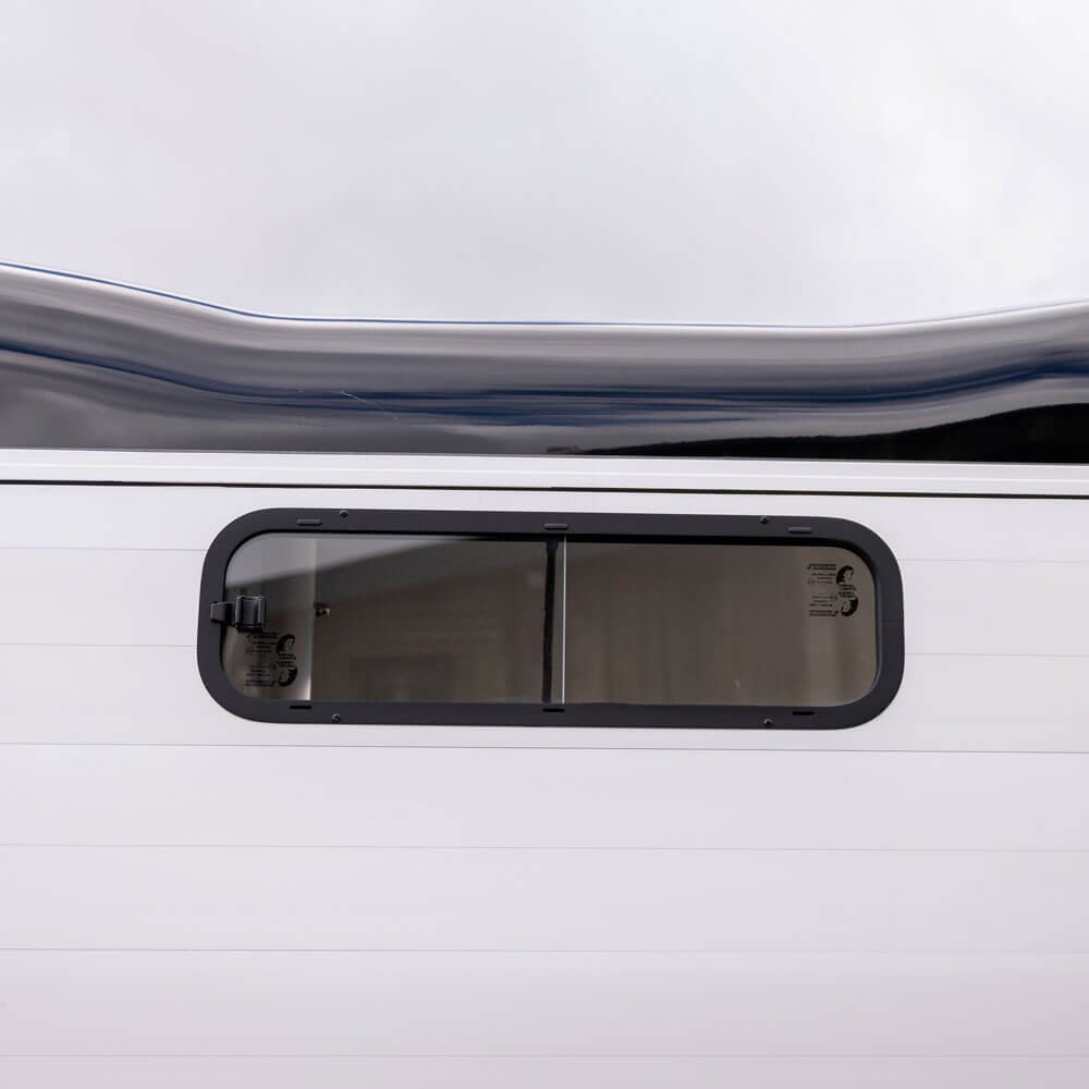 Fenêtre latérale 800x230