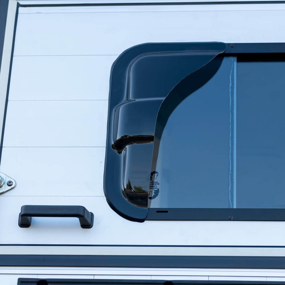 Déflecteur gauche fumé pour fenêtre 400x500