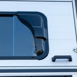 Déflecteur droit fumé pour fenêtre 400x500